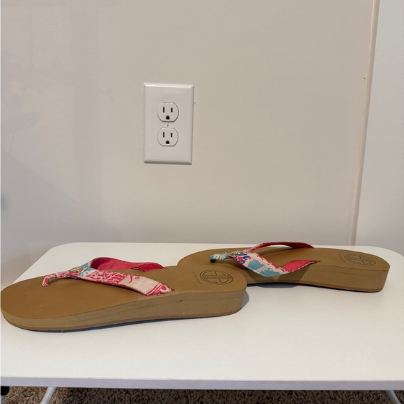 Lilly Pulitzer Floral & Tan Beach Sandals - Picture 3 of 5